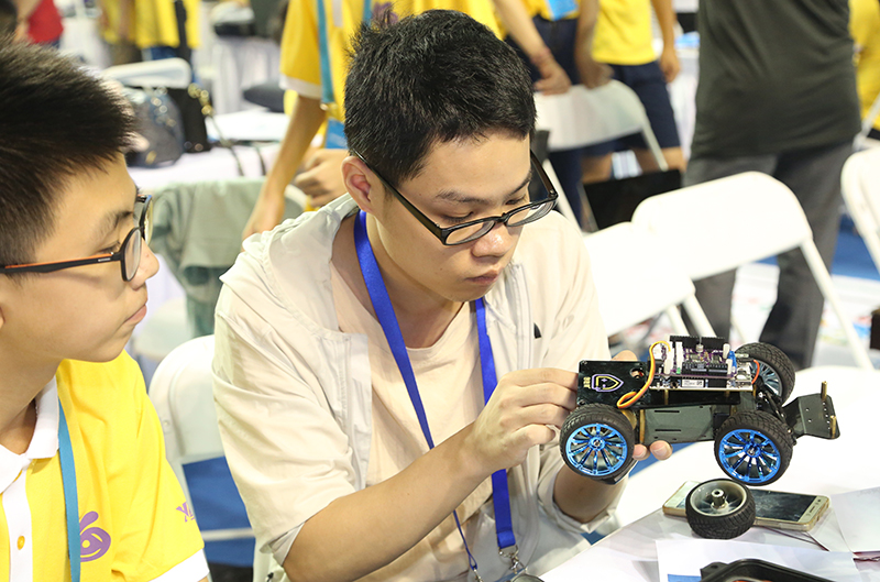 母女烈日救老人 牵出一段“接生缘”