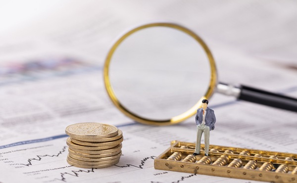 Coach热销难抵关税寒流 Tapestry(TPR.US)盈利展望受挫股价暴跌